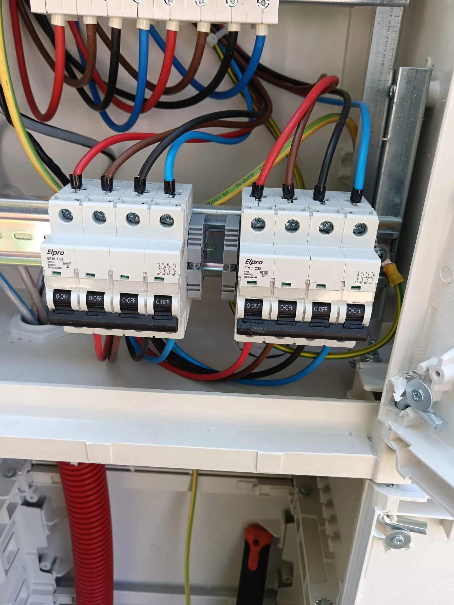 Tablou electric modern montat într-un apartament din Sector 3